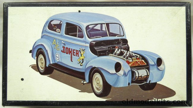 AMT 1/25 1940 Ford Sedan Joker 3 In 1 - Stock / Custom / Competition, 2440-200 plastic model kit